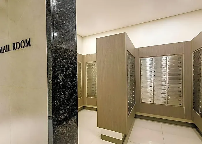 King Bed, Sauna, Gym & Captivating Views 3* 마닐라